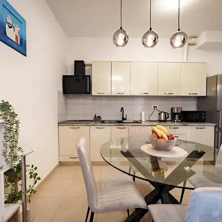 Teaa Apartment Split